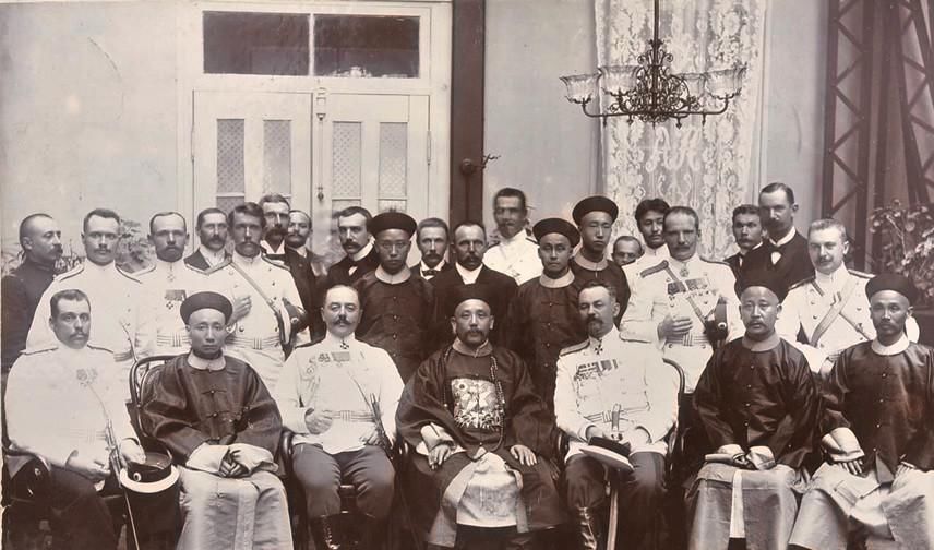 贝勒爷|晚清老照片：贝勒爷霸气出访欧美，老百姓“踩茶”手艺大揭秘！