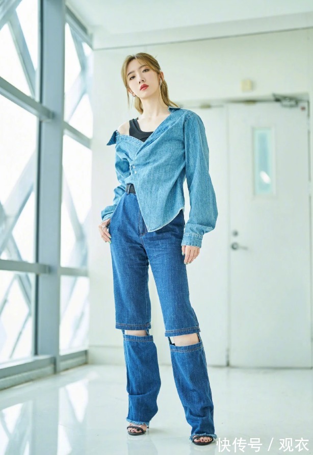 连衣裤|现在不流行叠穿了,看孟美岐的“独特系扣”,撞衫是不可能的