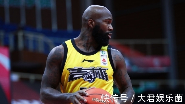 姜伟泽|17分大胜!广东拒绝克星爆冷,末节终结2连败,易建联25+16爆发