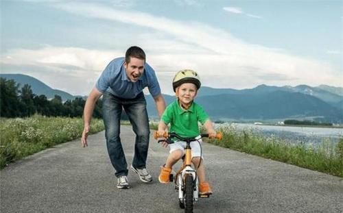 孩子喜欢反复做一件事，家长不要急着阻止，原来好处那么多