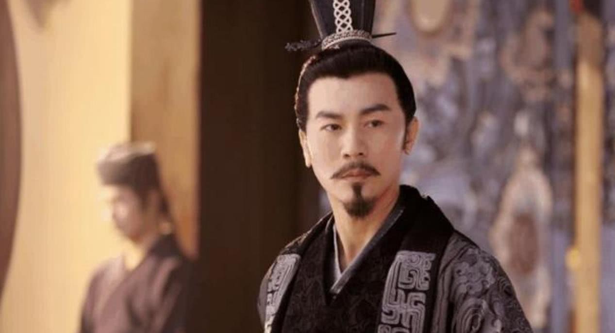 捡回|哥哥称帝向弟弟敬酒：祝你长命千岁！弟弟巧妙回答，捡回一命