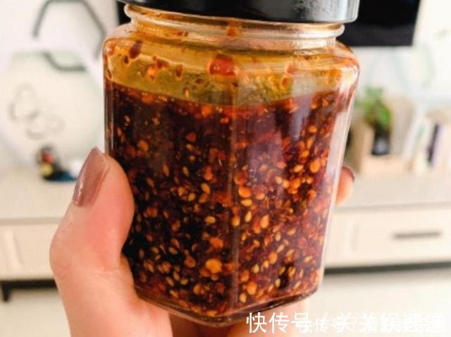 辣椒|做辣椒油时,直接淋热油就废了!如此做,辣椒油香辣红亮不发黑