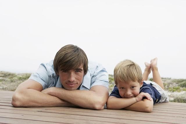 文科|没事翻开孩子的书包,里面的东西让父母哭笑不得,你能忍到第几张