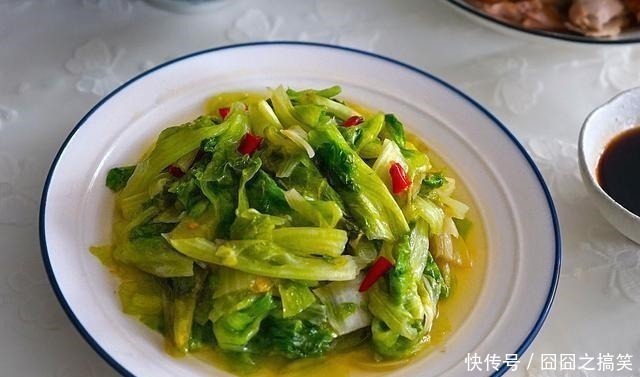 菠菜鱼丸汤|回家给老两口做午餐，虽然简单但营养美味，一家人吃饭就是香