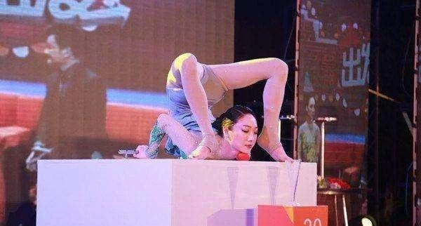 中国第一柔术美女，已达到登峰造极的地步，打破吉尼斯纪录(图2)