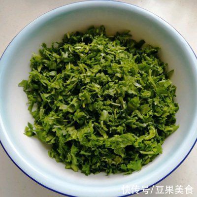 小楼一夜听春雨，今朝满城荠菜香