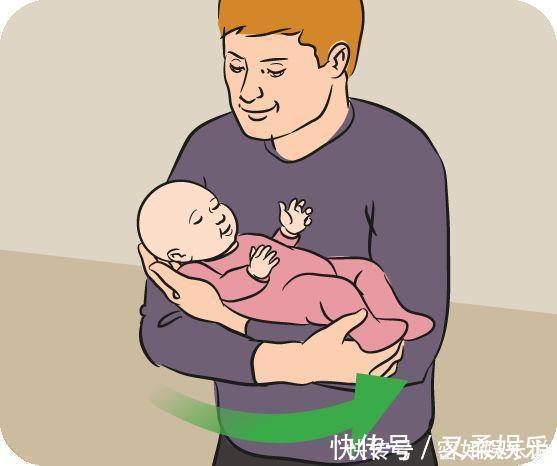 头部|何猷君抱娃伤到韧带,网友:这种爸爸不合格