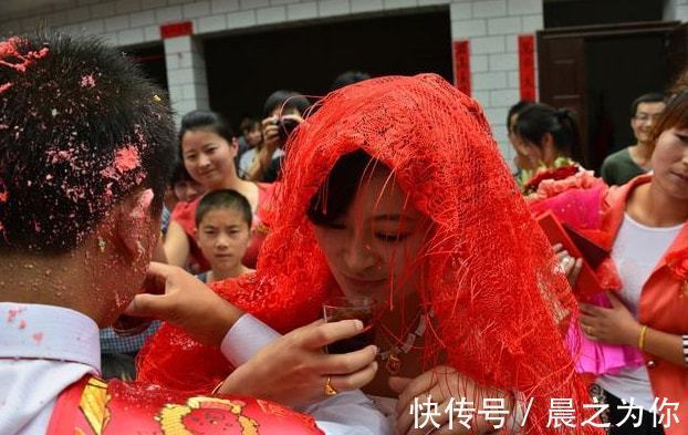 张晓天|我怀孕妯娌来照顾,半夜起床发现厨房亮着灯,推开门我愣那了