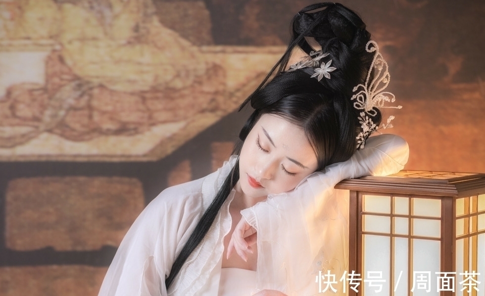 惊涛#七言格律:晓近纱窗听鸟语,暮凭石槛过松涛