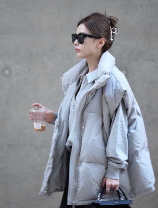 羽绒马甲|冬季穿衣别老一套,看看最潮的羽绒马甲,风格百变还时髦