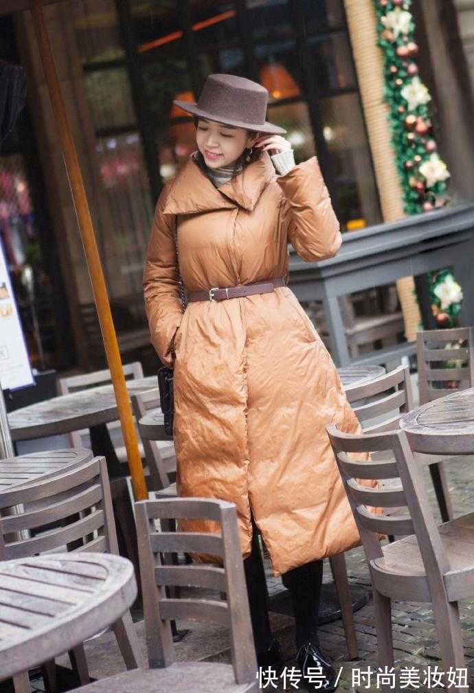 小姐姐|“长羽绒服”不一定要穿黑色,这3种颜色显气质又高级,太美了
