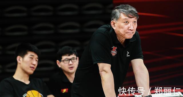 助理教练|前国家队主帅正式执教山东，教练组大换血，曾痛批郭艾伦伪球星