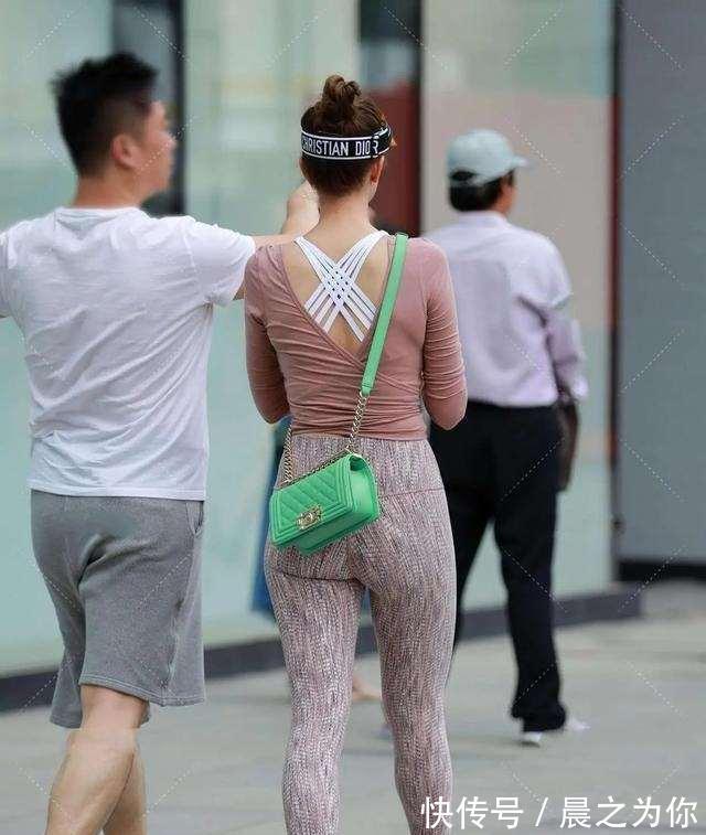 减龄 体态苗条的瑜伽裤美女,选定文雅减龄的样式,文雅浪漫