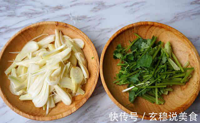 藠头菜刚上市,人称“菜中灵芝”,2元一斤,消食解腻,秋天多吃