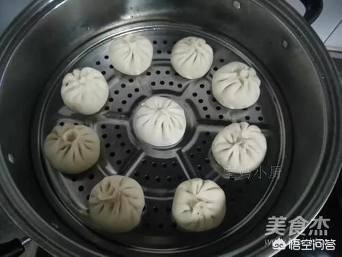 调肉包子馅,调料是放在肉馅里面好,还是放在汤里面好?