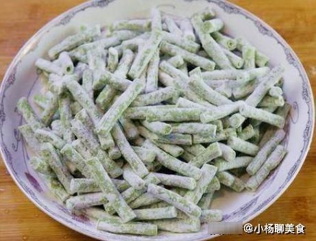 豆角|天太热,我家豆角从不炸,加1个鸡蛋2勺面粉,出锅小孩抢着吃