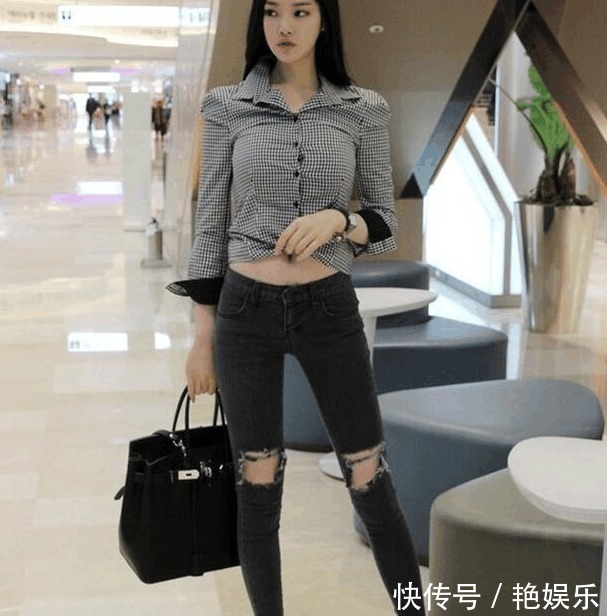 时尚 气质美女搭配紧身牛仔裤,秀出一双大长腿,魅力十足!