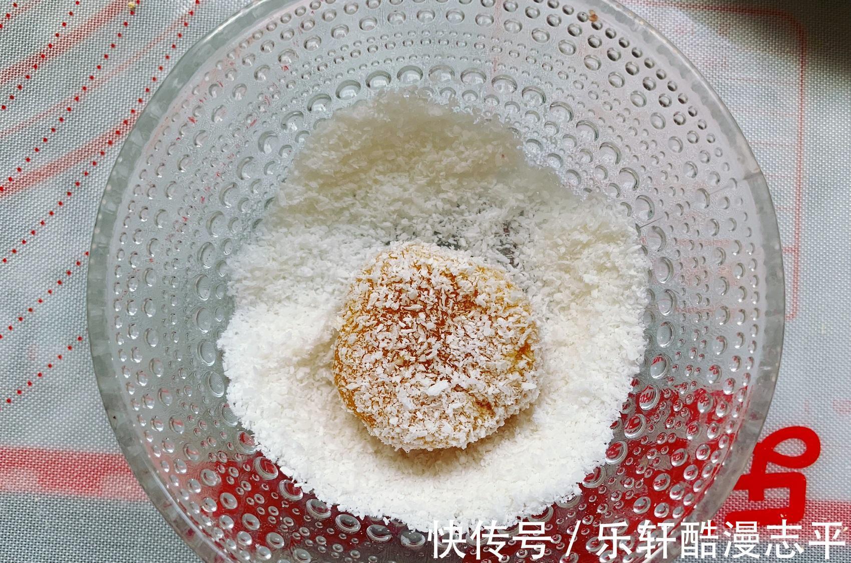 糯米团|一口一个好吃的南瓜球，椰香浓郁，只需一个蒸锅就搞定