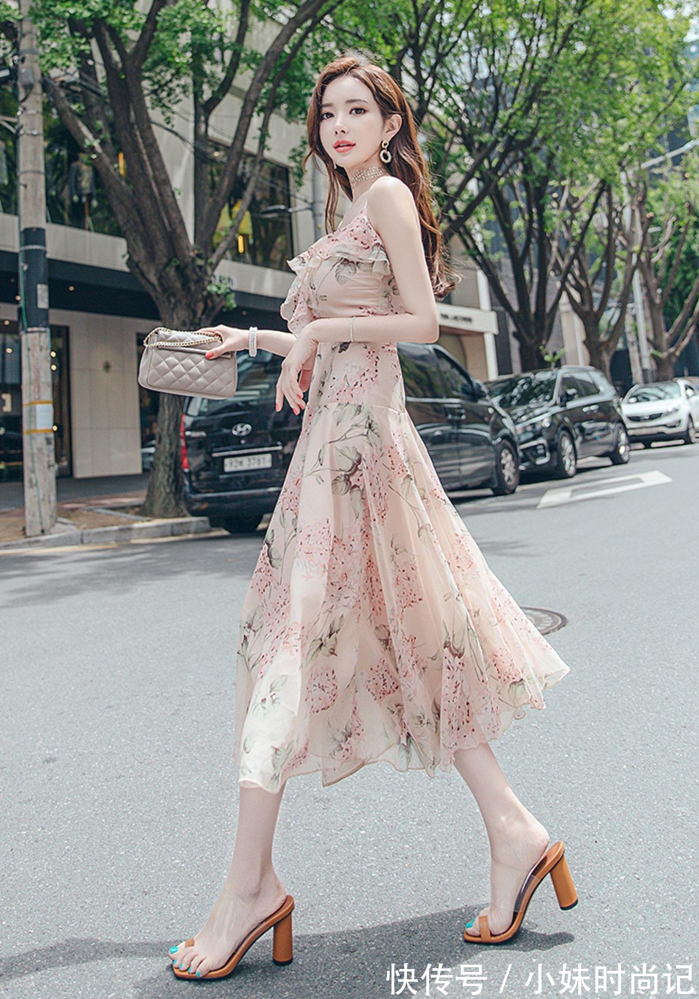 连衣裙|时尚穿搭:大裙摆的连衣裙,让你充满自信的气质