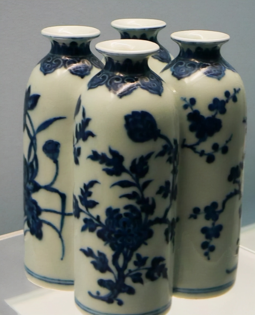 西周墓#北窑的西周墓发现玉牛,它身上有四个谜样孔洞,究竟是干什么用的