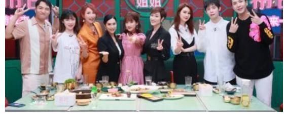 “港圈四美”和網(wǎng)紅一起做“吃播”，處處暴露了兩個字“不搭”