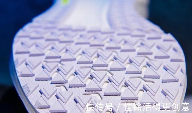 尺码 享受在氮气加持下的绵柔脚感吧!Puma全新跑鞋堪称出街首选!