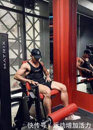 腹肌|越南小伙练出6块腹肌,还成了健身男模,果然肌肉才是最好的外衣