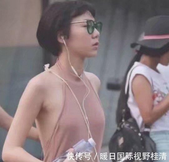 肚兜|街拍: 任性了, 穿一件“肚兜”就出街, 身材好无禁忌?