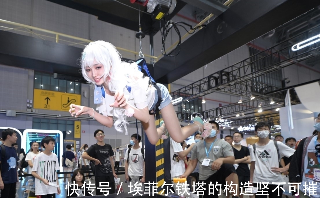 张bw|我在200多张BW漫展照片中,选出了最好看的9个Coser!