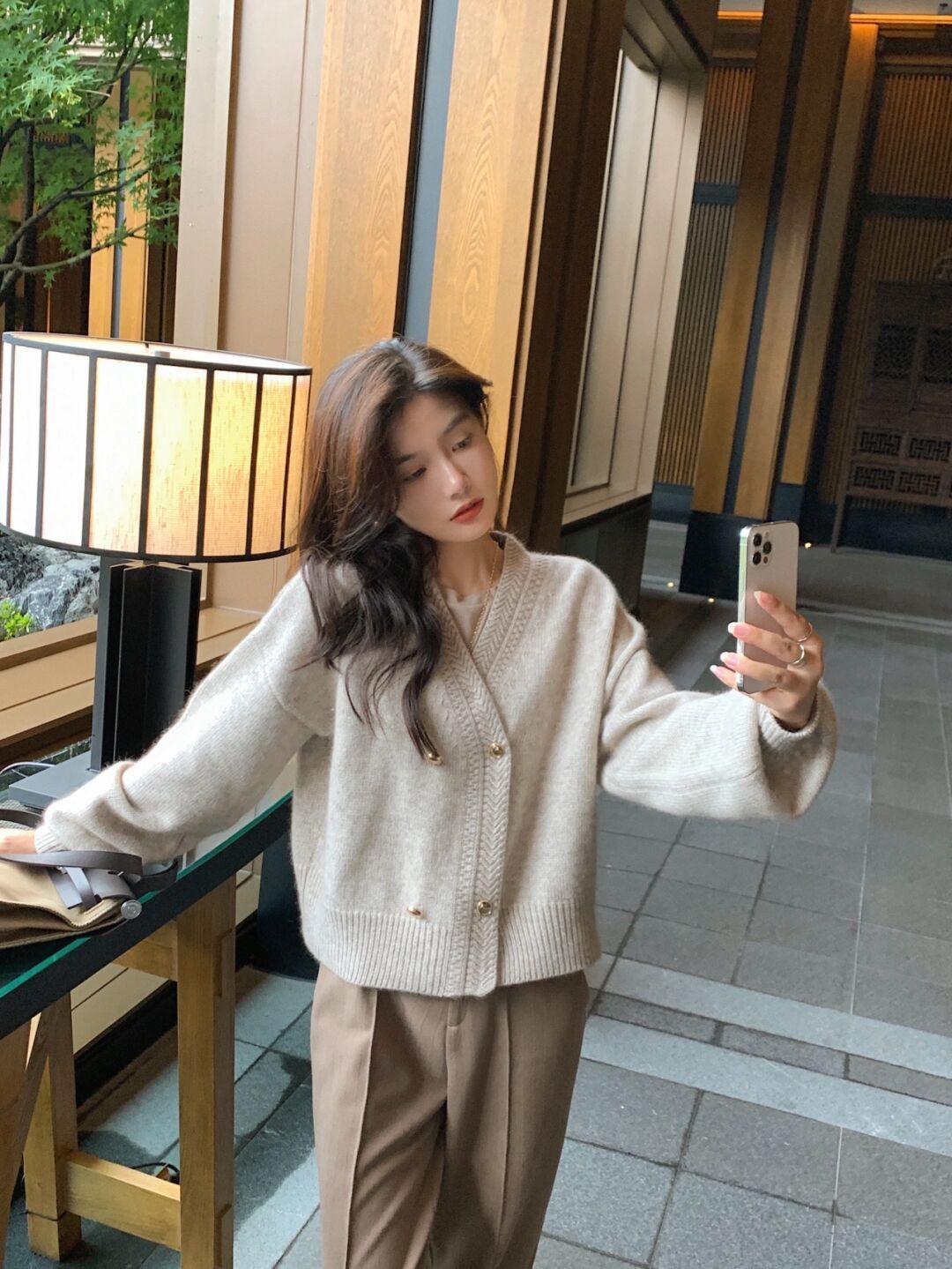 针织衫 秋季穿搭没头绪？试试这些保暖洋气的气质穿搭，日常实用又百搭