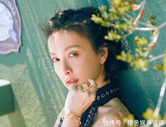 莉莎|“羊毛卷”已过时,流行这种“梅花卷”,减龄洋气