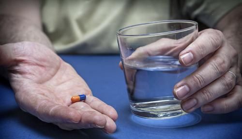 脑血管堵塞|男子高血压12年一直服药,却突发脑梗而亡,医生忽略了一个现象