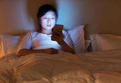 孕期玩手机要注意三件事,否则胎儿容易发育迟缓,别让无知伤了娃