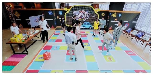 《新手驾到》周深说王子异人心险恶,头破保鲜膜脸部扭曲,太拼了