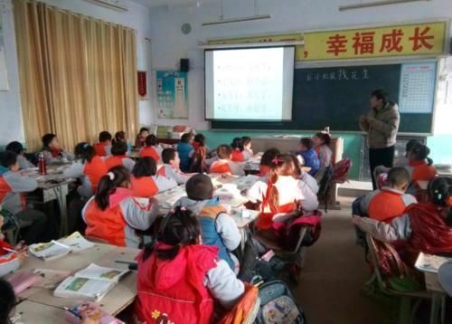 知识|“我女儿才9岁!”妈妈怒斥老师教性知识,网友:坏人会嫌你孩子小?