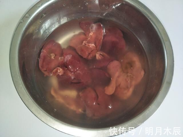 蒜黄|鸡身上的好吃部位,1块5一斤,2块钱做一大盘,肉味香浓好吃