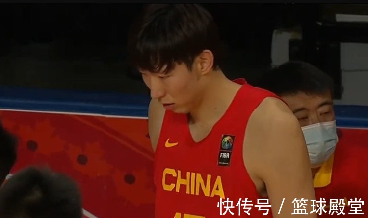 周琦|男篮惨败却获两惊喜！周琦+小胡打爆NBA球星，等着NBA邀约吧