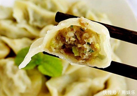 萝卜做馅时,不要再焯水了,学会一招好方法,饺子鲜味足,好吃