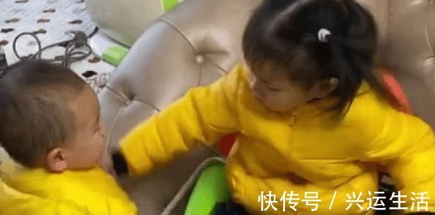 姐弟|“小怂怂弟弟”在姐姐面前服软,打归打,闹归闹,姐弟情永不变!