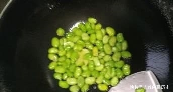  倒入|这道菜不常见，隔三差五吃一点，营养全面，清爽又美味！