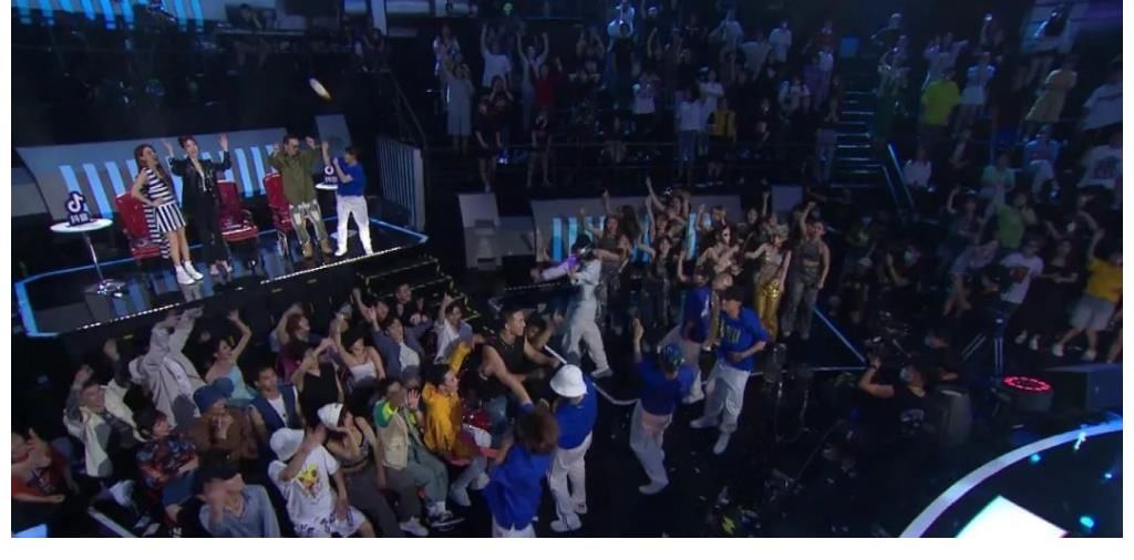 团舞|《蒙面舞王》首场淘汰赛结果揭晓,炸裂舞台燃爆全场