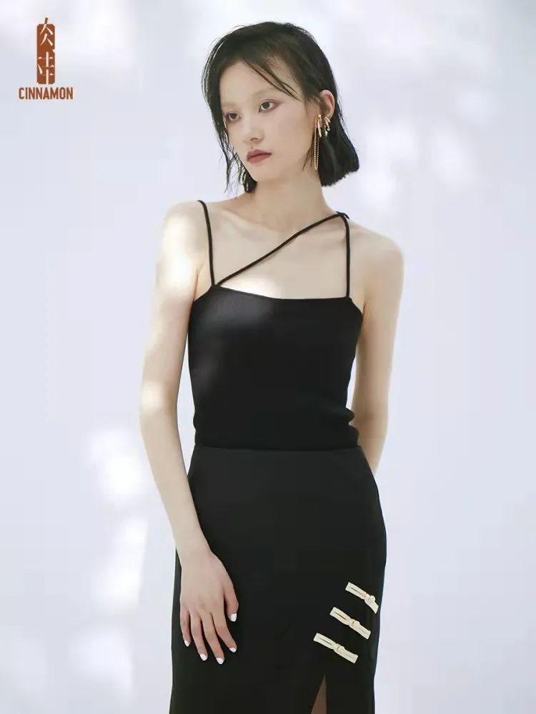 辣妹轮番示范，这几件吊带你可以闭眼入了|教你美 | mccartney