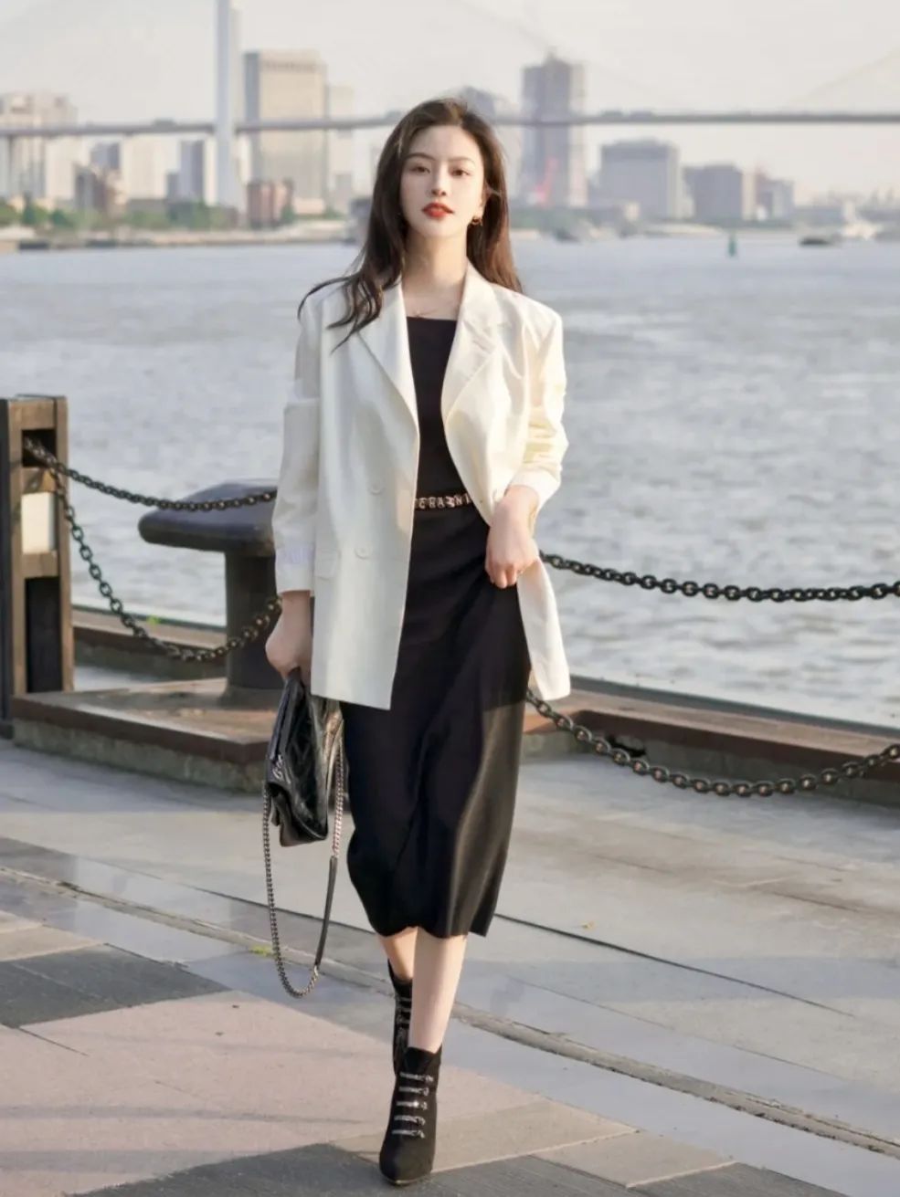 曳地阔腿裤|2021秋冬“大女人风”最流行，够飒够时髦