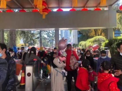 大年初一开门红 昆明动物园迎来31802名游客