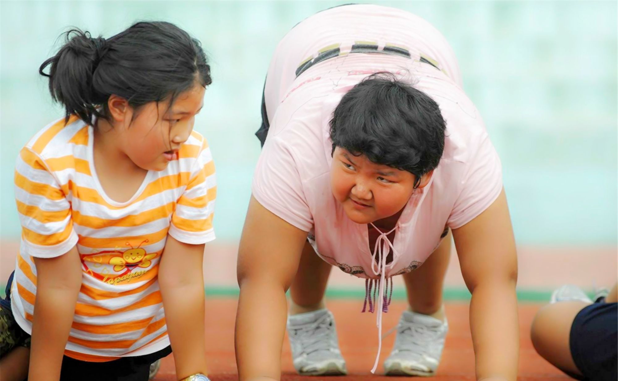 中国儿童肥胖报告|8岁男童长成120斤,奶奶自创新型减肥法陪孩子运动,网友:太硬核