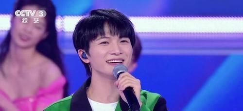 劉嘉玲|央視國慶晚會群星獻唱：劉嘉玲驚艷，劉濤大氣，謝霆鋒力量感十足