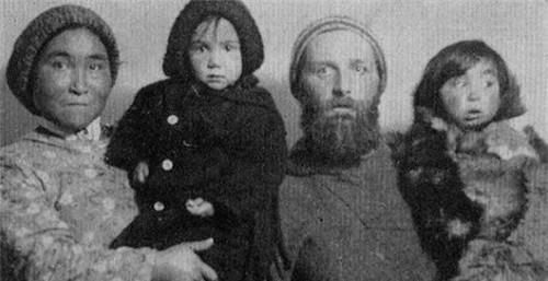 史上最牛探險(xiǎn)家，比貝爺還猛，用糞便做刀，從10米冰層下逃出生天