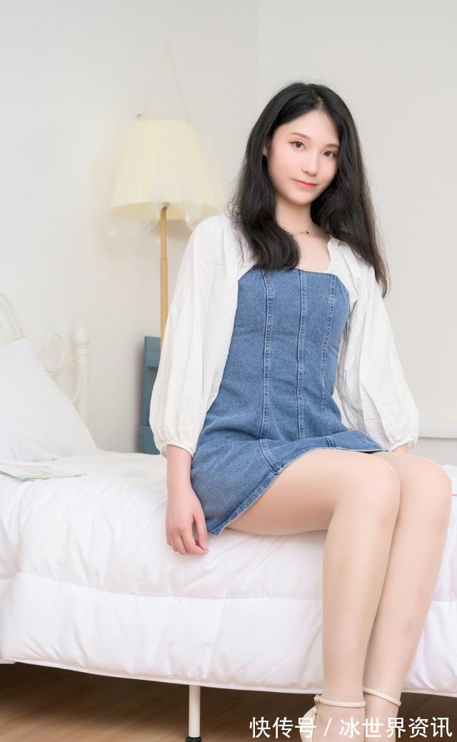 高跟鞋 牛仔裙搭配一双高跟鞋或者小白鞋是非常好的选择!青春靓丽又时尚!