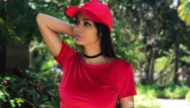 美女|俄罗斯美女被称“战斗民族”里的“娇媚天使”,网友:这身材爱了