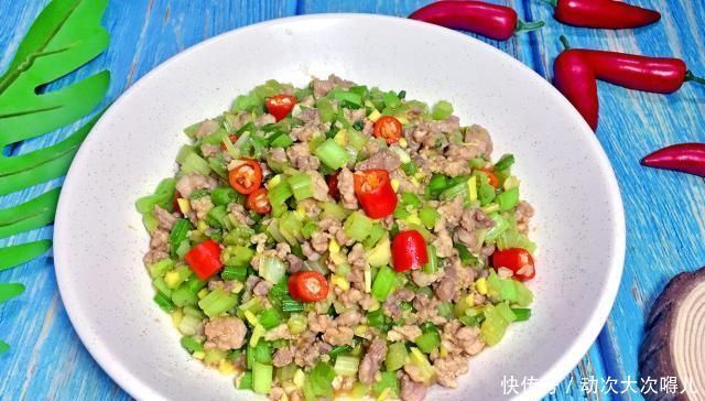  小炒|一把芹菜，一块猪肉，做出一道家常小炒，脆爽可口，简单又下饭